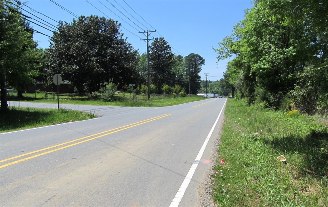 Lakeview Road before improvements, with no sidewalk and one lane in each direction