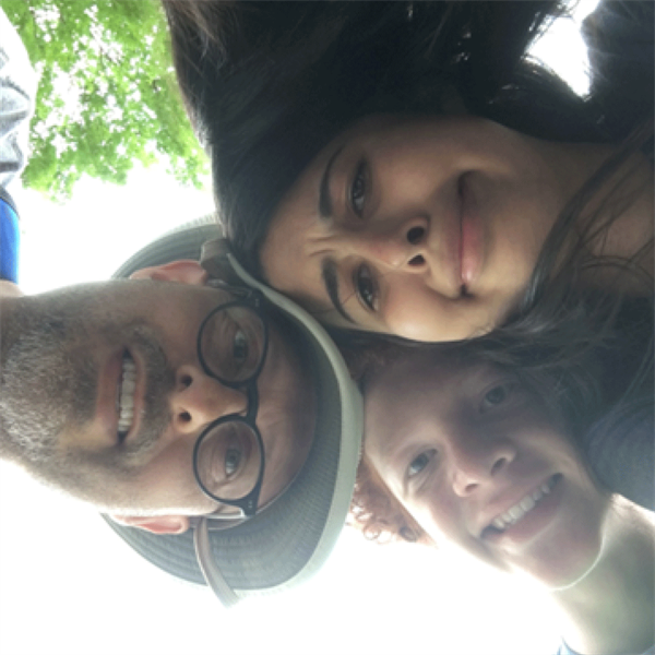 Luis with his children, Amelia and Lorenzo.